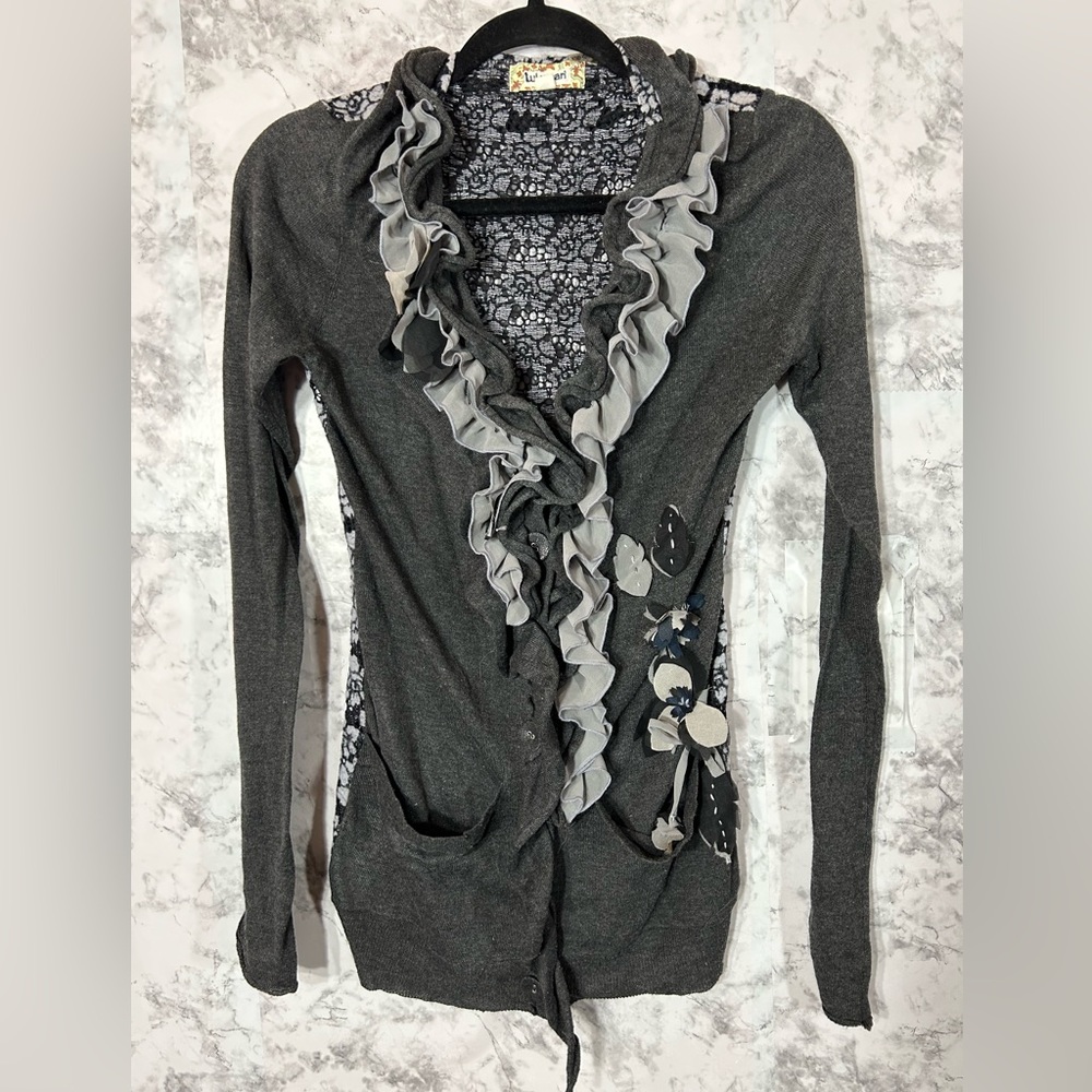 Lulumari Grey Cardigan Floral Detail Sz Small Button Front Pockets.       6